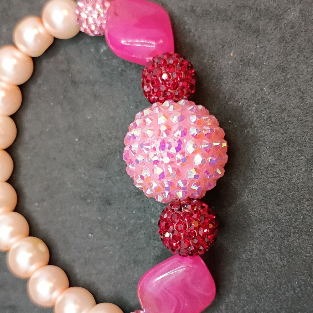 Elegant Pink and Red Beaded Bracelet - Picture 2 of 3